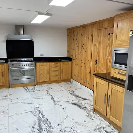 Bijou In * Spanish Point