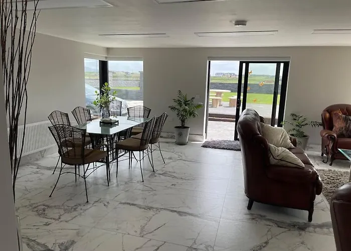 Bijou In * Spanish Point